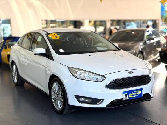 FORD FOCUS 2.0 SE PLUS FASTBACK 16V FLEX 4P POWERSHIFT